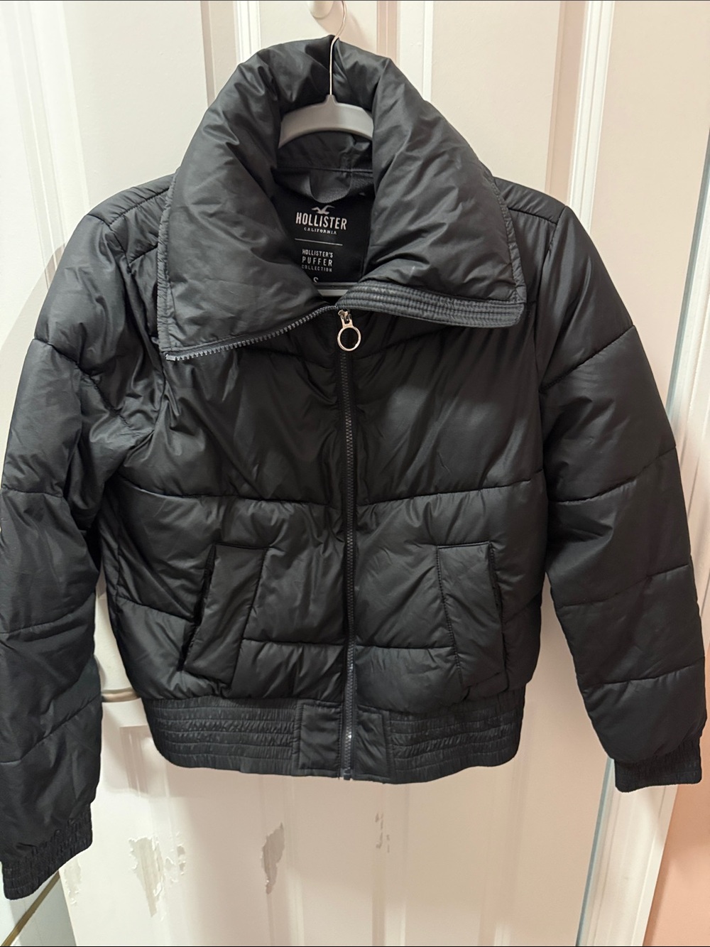 Hollister Black Quilted Puffer Jacket with High Collar